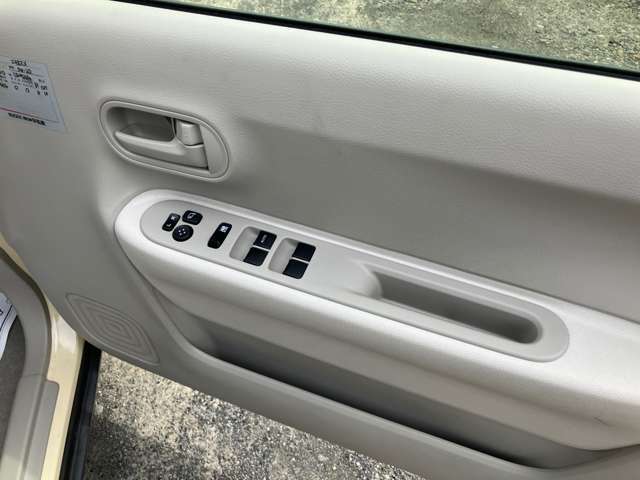 安心して中古車をお買い求めいただける様、当社は第三者機関のプロの鑑定士による、内外装、機関クオリティのチェックを受けることが出来る加盟店です。