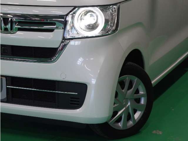 【ヘッドライト】省電力で長寿命の明るく運転しやすいLEDヘッドランプです。明るく照らすので暗い夜道からお客様を守ってくれます。