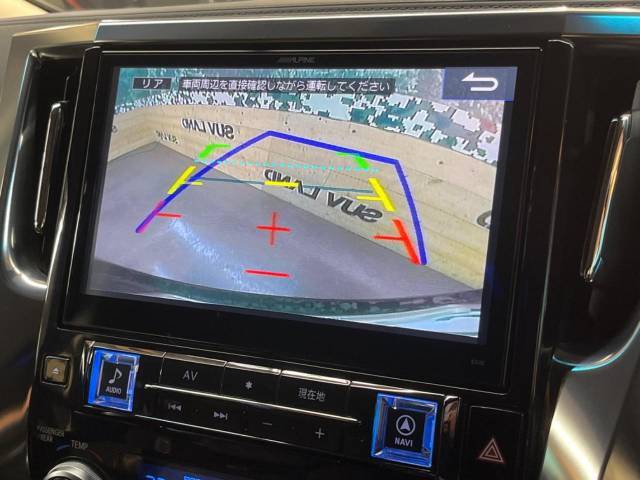 【バックカメラ】駐車時に後方がリアルタイム映像で確認できます。大型商業施設や立体駐車場での駐車時や、夜間のバック時に大活躍！運転スキルに関わらず、今や必須となった装備のひとつです！