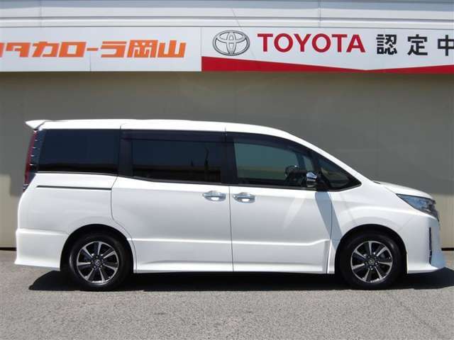 両側パワースライドドア付きだから、狭い駐車スペースなどでの 乗り降りラクラク！小さなお子さまのいるご家庭には嬉しい装備。