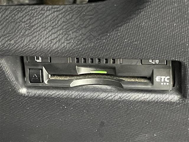◆【ETC】有料道路を利用する際に料金所で停止することなく通過できる、ETC車載器（ノンストップ自動料金収受システム機器）が装備されています。セットアップを行うことで利用可能になります。