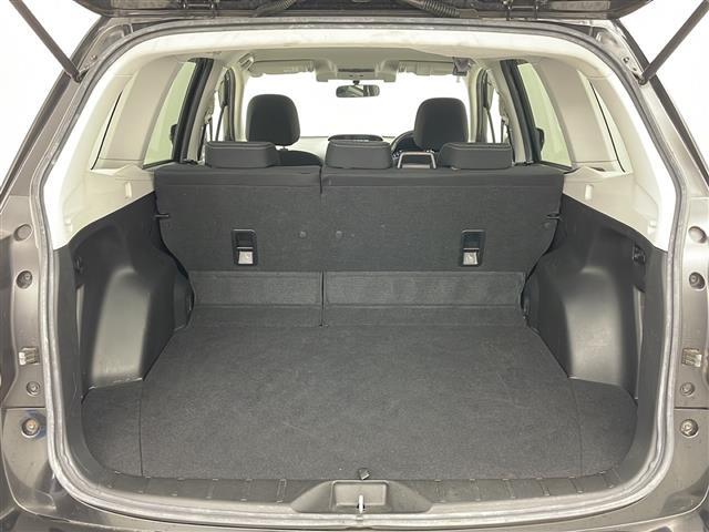 【シートアレンジ】乗せる人数、荷物によってシートをアレンジすれば、ダンボールなどの大きい荷物や、釣り具などの長尺物も載せられそうですね！