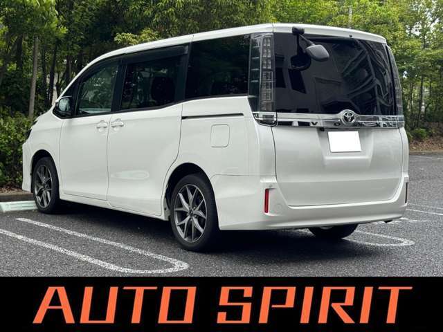 【整備工場完備】当店では近畿運輸局から認可を受けた整備工場を完備しております！オクルマの整備は全て当店でご対応可能です！国家資格を保有した整備士も常駐しておりますのでご安心して整備をお受け頂けます