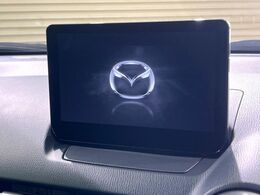 【メーカー純正ナビ】インテリアに溶け込むスタイリッシュな「専用設計」メーカーナビを装備♪視認性や操作性など基本性能にも優れ、より上質なカーライフをお楽しみいただけます。