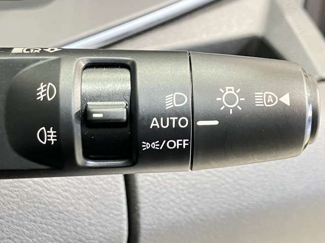 【オートライトシステム】暗くなると自動でライトが点灯！昼間のトンネル走行などオートにしていると便利です★