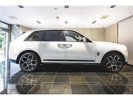 ディーラー保証付き車両となります。コーチラインが車体のフォルムを強調されてくれる1台となっております。