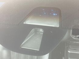 【シティブレーキアクティブシステム】低速走行中に前方の車両等を認識し、衝突しそうな時は警報とブレーキで衝突回避と被害軽減をアシスト。より安全にドライブをお楽しみいただけます。