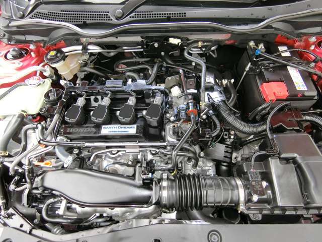 エンジンは直列4気筒DOHC 1.5L 直噴VTECの「L15B」ユニットを車体フロントに横置き、小排気量エンジンに小型ターボを組み合わせた「ダウンサイジングターボ」モデルとなります。