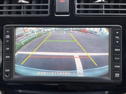 【バックカメラ】駐車時に後方がリアルタイム映像で確認できます。大型商業施設や立体駐車場での駐車時や、夜間のバック時に大活躍！運転スキルに関わらず、今や必須となった装備のひとつです！