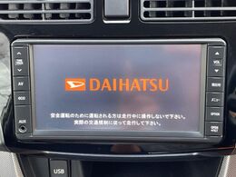 【スマートアシスト】走行中に前方の車両等を認識し、衝突しそうな時は警報とブレーキで衝突回避と被害軽減をアシスト。より安全にドライブをお楽しみいただけます。