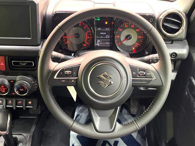 【純正革巻きステアリング】上質な革を使用することで、手にしっかり馴染みとても運転しやすいハンドルです♪
