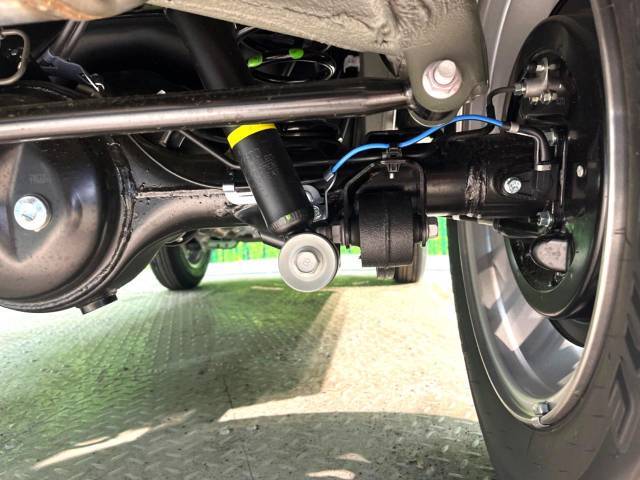 お車を安心してお乗りいただく為には、足回りの定期点検が欠かせません。サービスサポート（有償保証）では無料点検もご提供しており、安心のカーライフをお過ごしいただけるサポート体制が整っています。