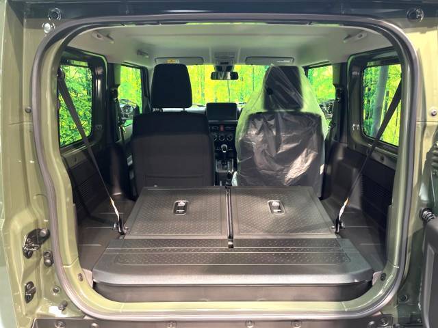 普段のお買い物や通勤、送迎等に十分な荷室スペースを確保しております。セカンドシートを倒すと、大きな荷物の積載も可能です♪