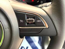 【クルーズコントロール】高速道路もラクラク走行。アクセルを離しても一定速度で走行ができ、長距離運転時の負担を軽減！加速・減速も簡単なスイッチ操作で調整できます。
