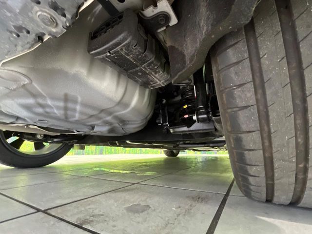 お車を安心してお乗りいただく為には、足回りの定期点検が欠かせません。サービスサポート（有償保証）では無料点検もご提供しており、安心のカーライフをお過ごしいただけるサポート体制が整っています。
