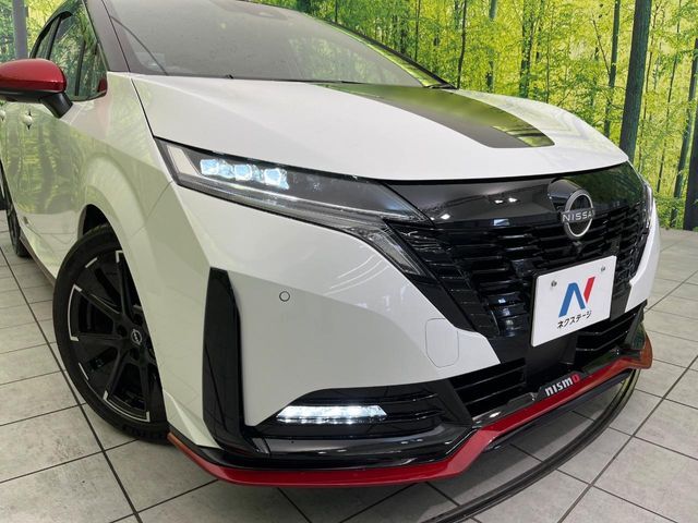【LEDヘッドライト】悪天候や夜間走行時も良好な視界を確保し安心して運転できる高輝度LEDヘッドライトを装備！点灯速度が早く、消費電力も抑えられています。