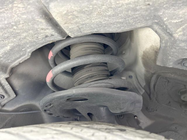 お車を安心してお乗りいただく為には、足回りの定期点検が欠かせません。サービスサポート（有償保証）では無料点検もご提供しており、安心のカーライフをお過ごしいただけるサポート体制が整っています。