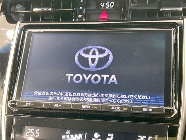 【純正9型ナビ】人気の純正ナビを装備しております。ナビの使いやすさはもちろん、オーディオ機能も充実！キャンプや旅行はもちろん、通勤や買い物など普段のドライブも楽しくなるはず♪