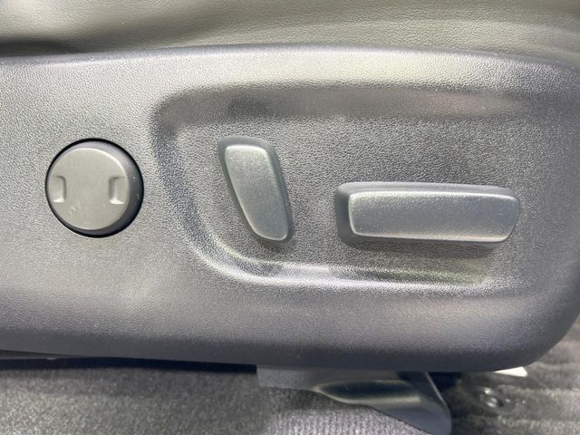【パワーシート】スイッチ一つで簡単にシートの微調整が可能！電動だから力もいりません！快適なシートポジションにセットして、快適なドライブをお楽しみください。