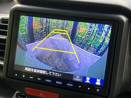 【バックカメラ】駐車時に後方がリアルタイム映像で確認できます。大型商業施設や立体駐車場での駐車時や、夜間のバック時に大活躍！運転スキルに関わらず、今や必須となった装備のひとつです！