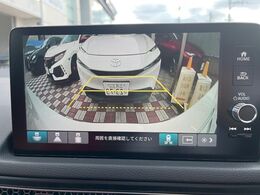 【バックカメラ】駐車時に後方がリアルタイム映像で確認できます。大型商業施設や立体駐車場での駐車時や、夜間のバック時に大活躍！運転スキルに関わらず、今や必須となった装備のひとつです！