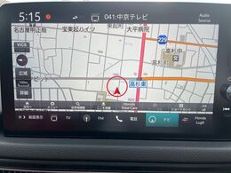 【純正ナビ】人気の純正ナビを装備しております。ナビの使いやすさはもちろん、オーディオ機能も充実！キャンプや旅行はもちろん、通勤や買い物など普段のドライブも楽しくなるはず♪