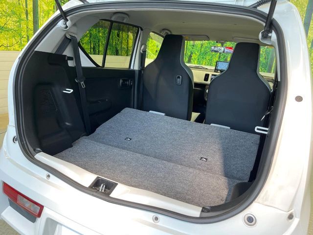 普段のお買い物や通勤、送迎等に十分な荷室スペースを確保しております。セカンドシートを倒すと、大きな荷物の積載も可能です♪
