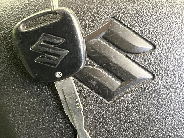 【キーレス】少し離れた場所からでもボタン一つでドアの開錠・施錠ができるのでとっても便利！ドアの鍵穴周りに傷をつけることもありません♪