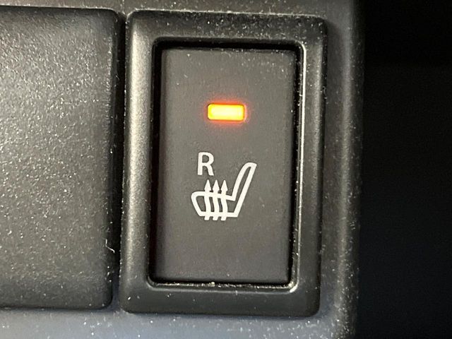【シートヒーター】寒い日に重宝するシートヒーター！エアコンより早く温まってくれるので寒がりの人も安心ですね♪エアコンの温風は乾燥するから苦手、という方にもをおすすめです。
