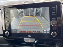 【バックカメラ】駐車時に後方がリアルタイム映像で確認できます。大型商業施設や立体駐車場での駐車時や、夜間のバック時に大活躍！運転スキルに関わらず、今や必須となった装備のひとつです！