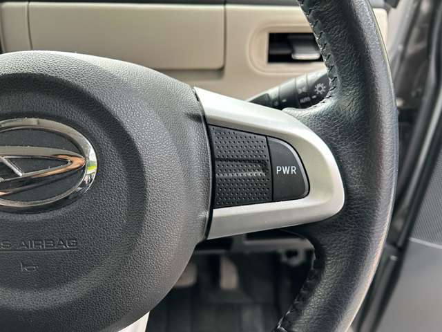 このボタンを押すことでパワーモードになり、グンッと加速します。坂道や高速の合流などの際にとても便利です。