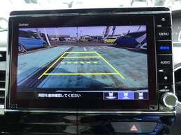 リアカメラが装備されており、後方の安全確認はもちろんのこと狭い場所での駐車や雨の日・夜間など視界の悪いコンディションでのストレスの軽減にもなります。