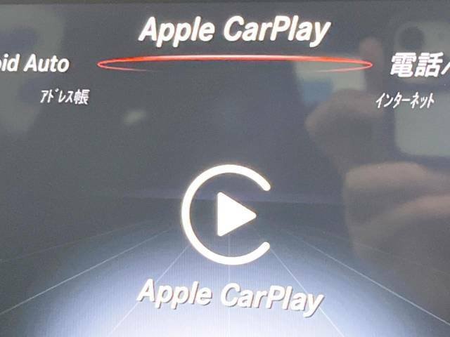 ●Apple　Car　Play：スマホとの有線接続で、ナビ・オーディオ再生などスマホのアプリ機能が画面でも使える便利機能です！