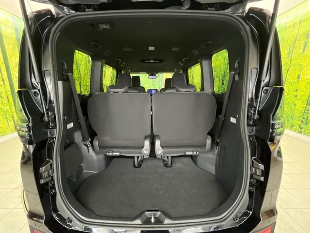 普段のお買い物や通勤、送迎等に十分な荷室スペースを確保しております。セカンドシートを倒すと、大きな荷物の積載も可能です♪