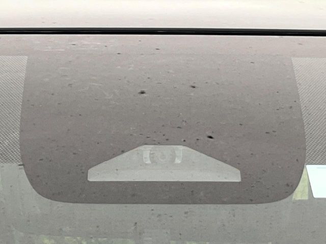 【トヨタセーフティセンス】走行中に前方の車両等を認識し、衝突しそうな時は警報とブレーキで衝突回避と被害軽減をアシスト。より安全にドライブをお楽しみいただけます。