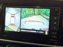【パノラマモニター】専用のカメラにより、上から見下ろしたような視点で360度クルマの周囲を確認することができます☆死角部分も確認しやすく、狭い場所での切り返しや駐車もスムーズに行えます。