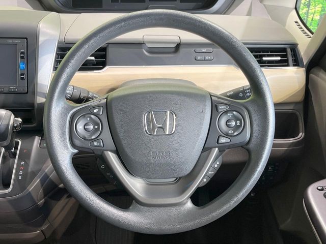 【ステアリングスイッチ】運転中、前方から目線をそらすことなく、オーディオ等の操作が可能な便利機能！安心＆快適なドライブを演出してくれます♪