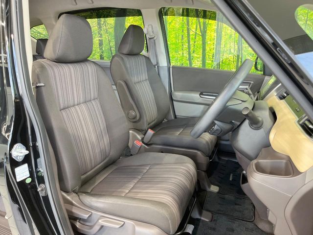 運転席シート廻りは使用感も少なく、良好な状態となっています。丁寧に使われていたことがよくわかりますね。