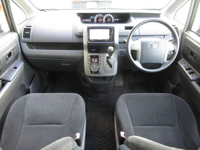 ☆嬉しい禁煙車です♪　車内に嫌な臭いや酷い汚れ、キズなども御座いません。キレイに乗られてきたお車です♪