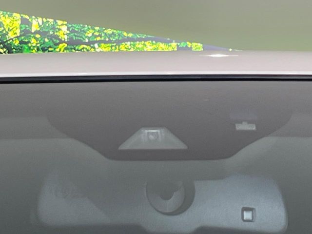 【トヨタセーフティセンス】走行中に前方の車両等を認識し、衝突しそうな時は警報とブレーキで衝突回避と被害軽減をアシスト。より安全にドライブをお楽しみいただけます。