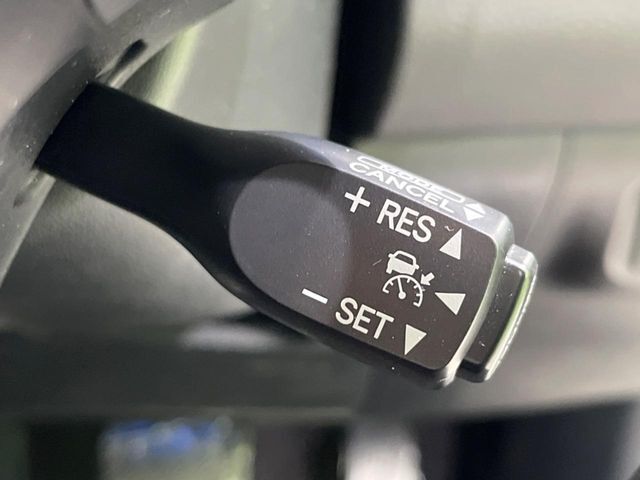 【レーダークルーズコントロール】高速道路での長距離走行が楽に！！自動で速度を保つクルーズコントロールが、衝突軽減システムと連携し、前方の車両を感知して車間を保つように速度調節してくれます！！