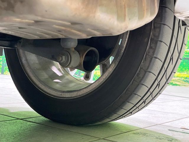 お車を安心してお乗りいただく為には、足回りの定期点検が欠かせません。サービスサポート（有償保証）では無料点検もご提供しており、安心のカーライフをお過ごしいただけるサポート体制が整っています。