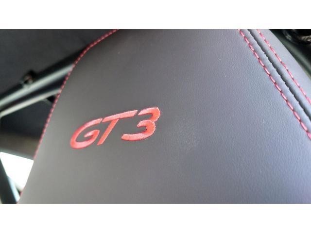GT3は単なる公道走行車ではなく、真のスポーツカーとしての特性を持つことが強調されます。