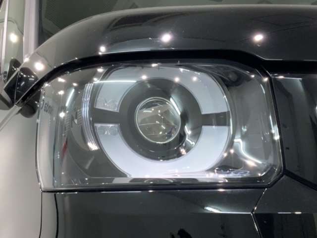 LEDヘッドライトは、点灯の瞬間から最大光量を発揮し、突然暗くなるトンネルなどでの安定感を高めます。
