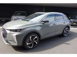 弊社では全車両の事前点検整備を実施しております。新車保証を継承しましてのご納車となります。