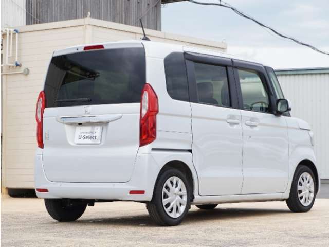 エンジンは車の心臓部分です。このエンジンルームが汚いとトラブルの基になります。当店は専用の液剤を使って徹底的に綺麗にします。