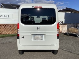 自社整備工場で点検整備をおこなってからお渡ししています。車検が残っている場合は『12ヶ月点検整備』を、車検整備付きの場合は『車検整備』をおこないます。整備費用は車両本体価格に含まれています。