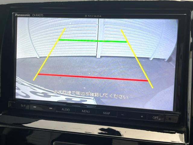 【バックカメラ】駐車時に後方がリアルタイム映像で確認できます。大型商業施設や立体駐車場での駐車時や、夜間のバック時に大活躍！運転スキルに関わらず、今や必須となった装備のひとつです！