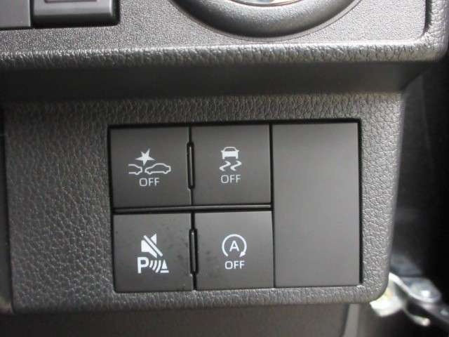 安全運転をお手伝いするダイハツ自動車の運転支援装置「スマートアシスト機能」付きです。