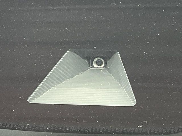 【ホンダセンシング】走行中に前方の車両等を認識し、衝突しそうな時は警報とブレーキで衝突回避と被害軽減をアシスト。より安全にドライブをお楽しみいただけます。